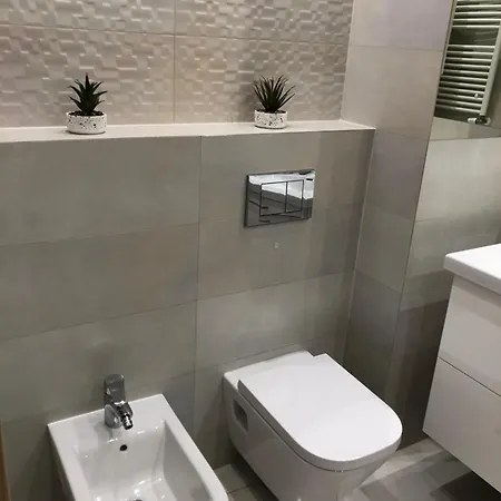 Airport Hubertus Apartamento *