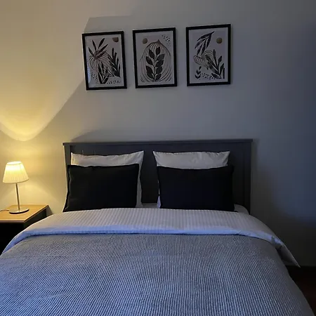 Airport Hubertus Apartamento *