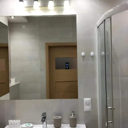 Airport Hubertus Apartamento *